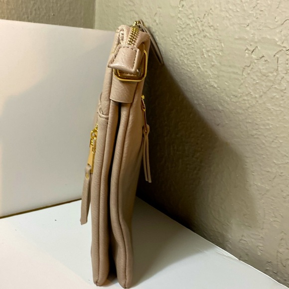 Miztique Crossbody Multiple Pocket Purse No Strap Included - Picture 3 of 10